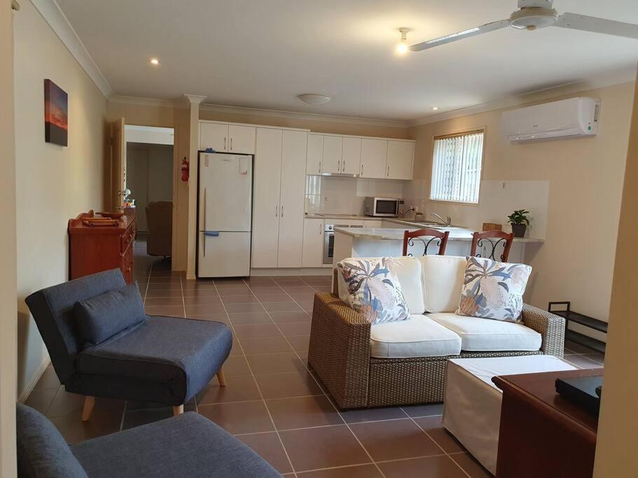 Narnie's Place In - Relaxed Space With Breakfast Apartment Narangba