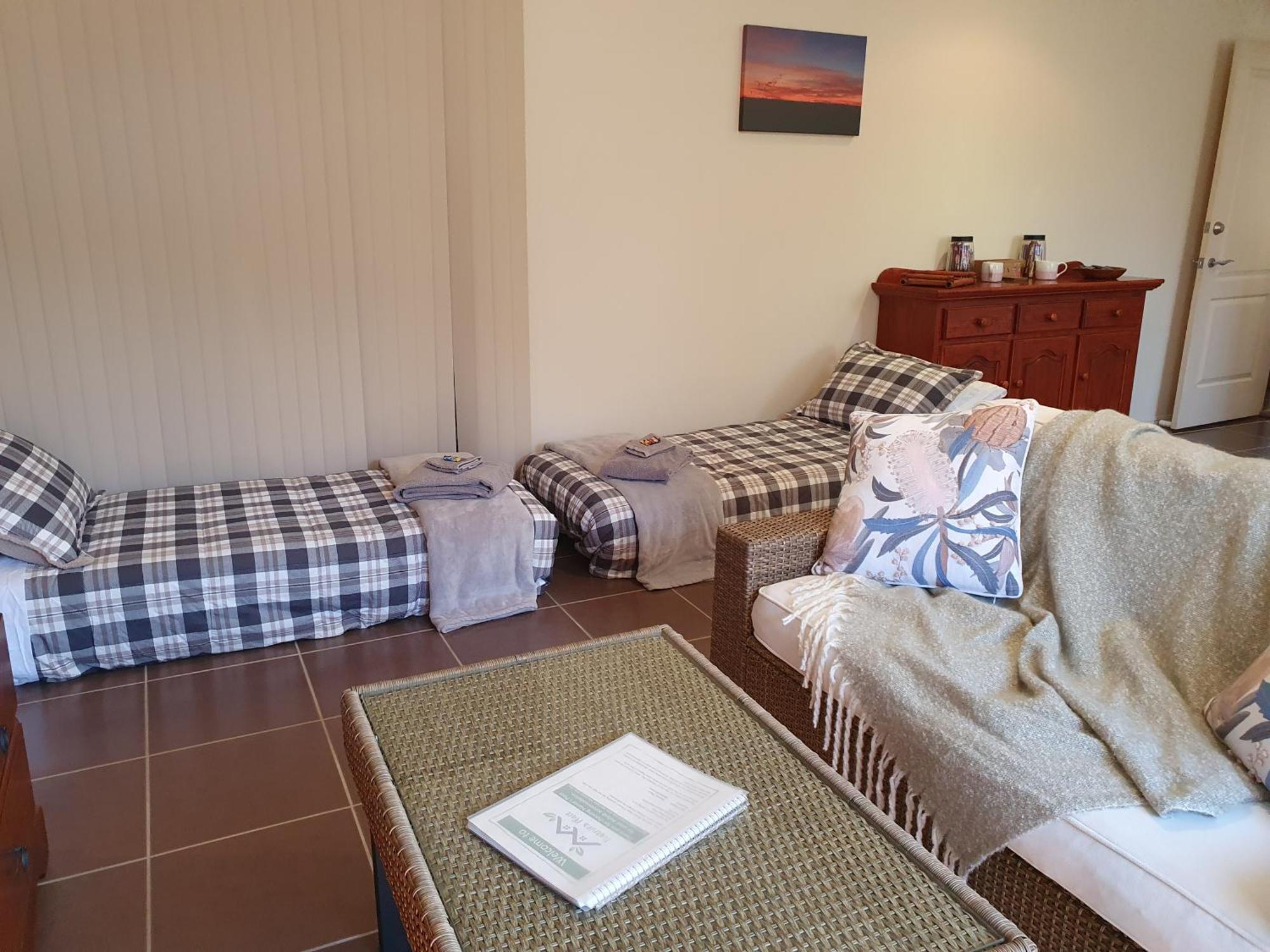 Narnie's Place In - Relaxed Space With Breakfast Apartment